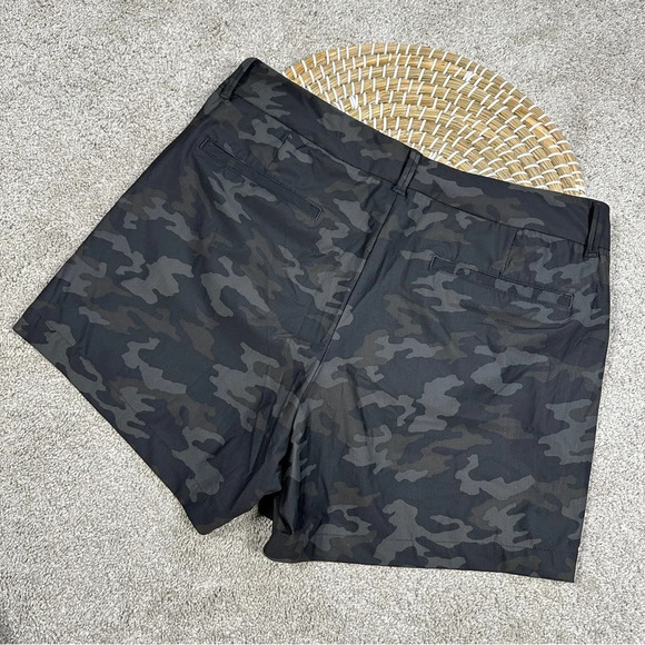 Spanx Sunshine Shorts Pull On 4" UPF 50+ Quick Dry in Camouflage Size M - Picture 6 of 14